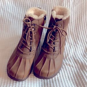 Ugg Leggero Children’s Boots.